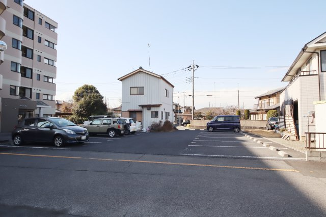 ロイヤルクレストの駐車場