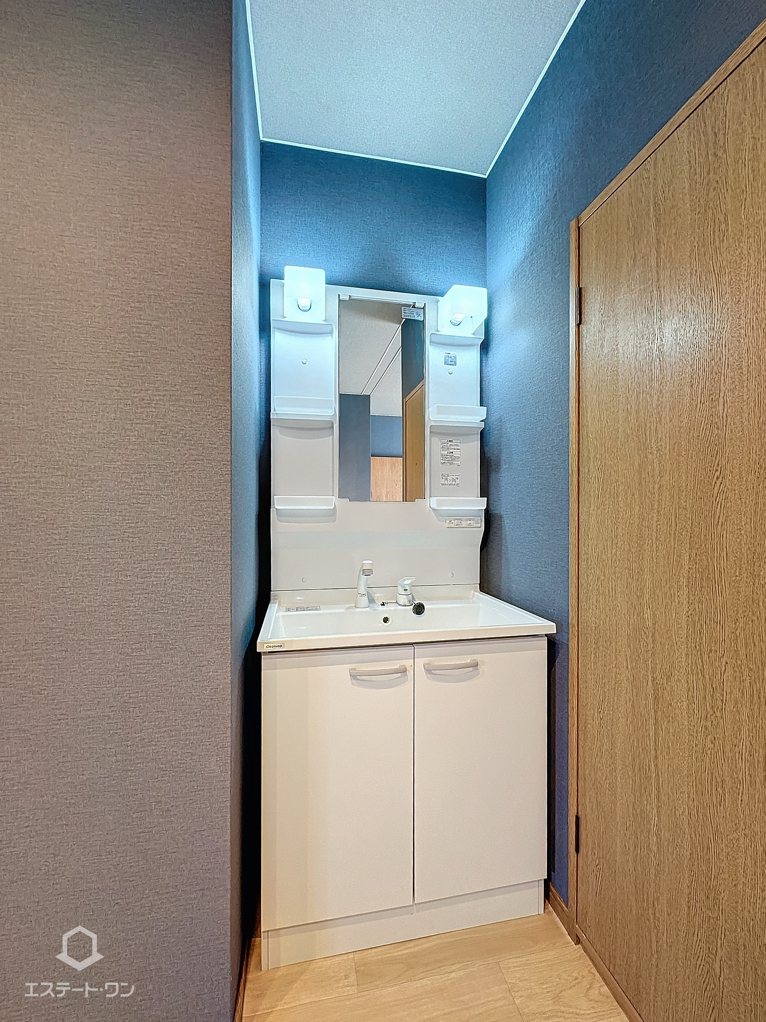 ジャスティスA202の洗面所|便利なシャワー付きの洗面台です☆