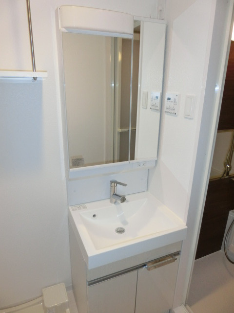 レオンコンフォート新大阪ウインズの独立洗面台