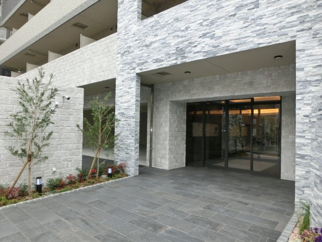 レオンコンフォート新大阪ウインズのエントランス