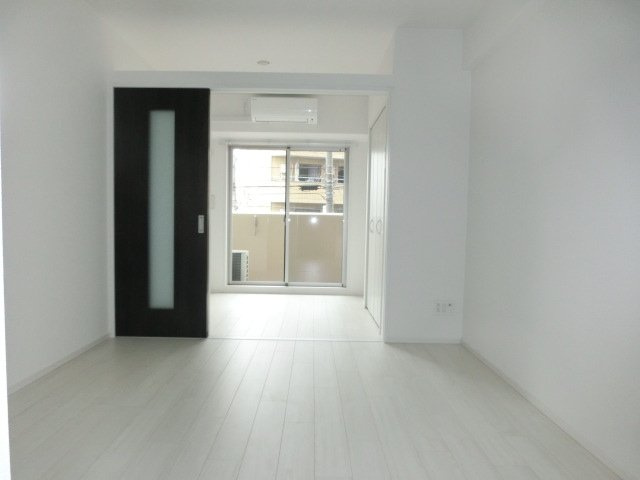 レオンコンフォート新大阪ウインズの居間・リビング