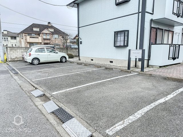 ヴァルール・Ｎの駐車場