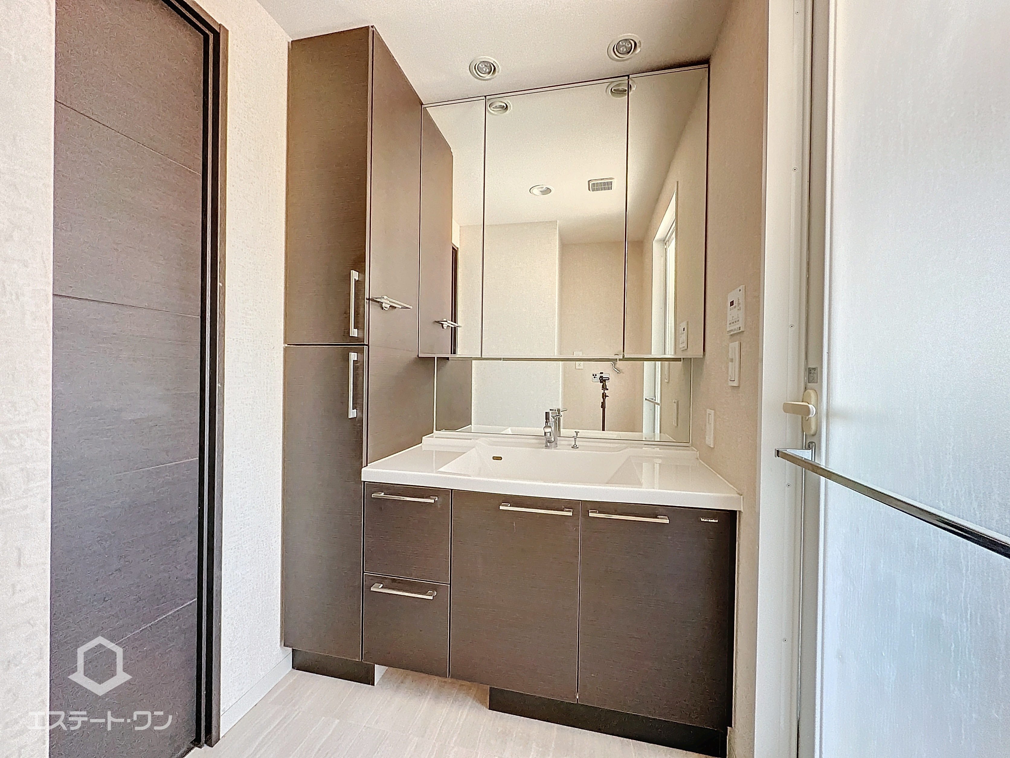 シーズガーデン足利の独立洗面台