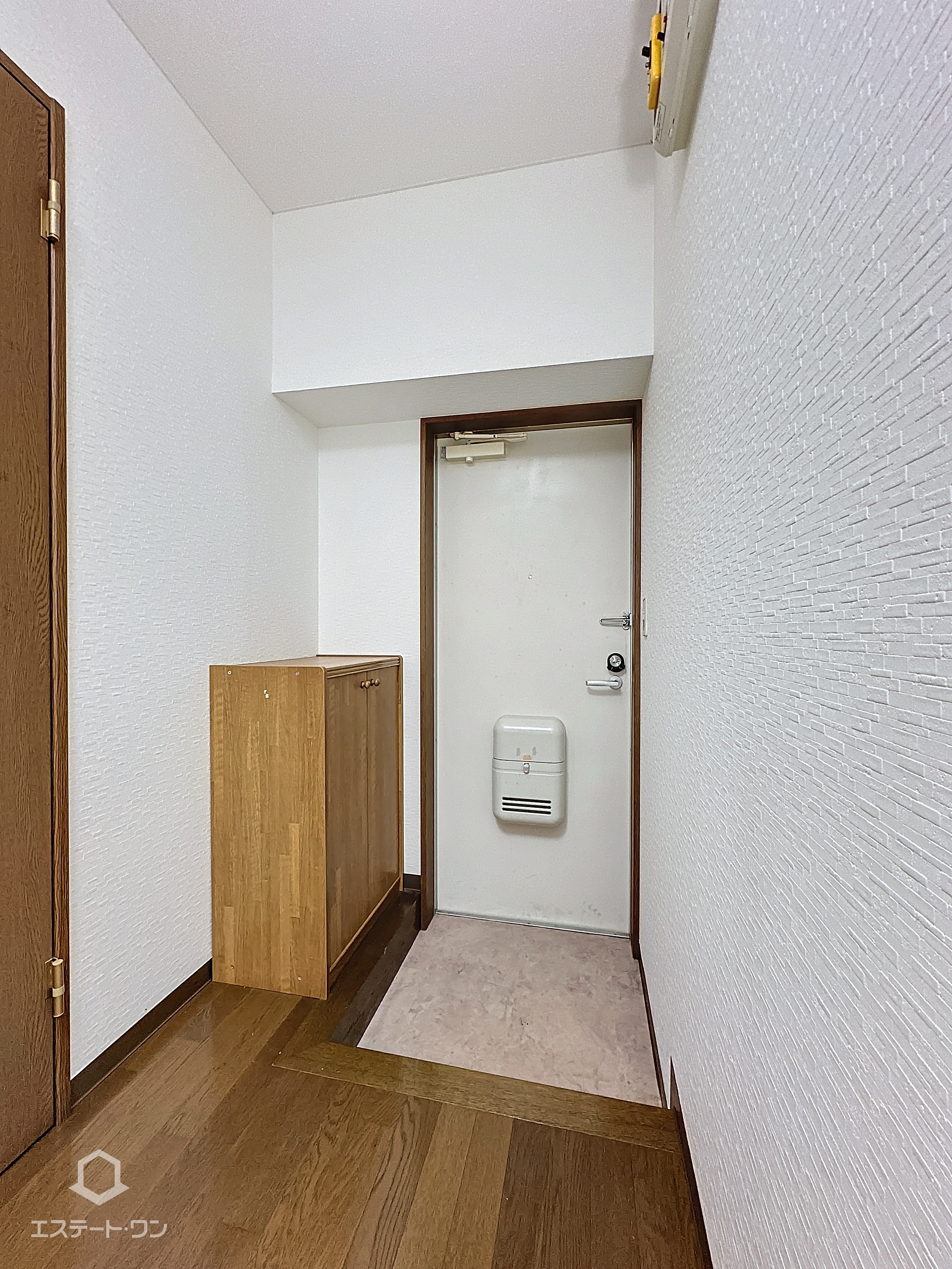 アゼリアコートの玄関