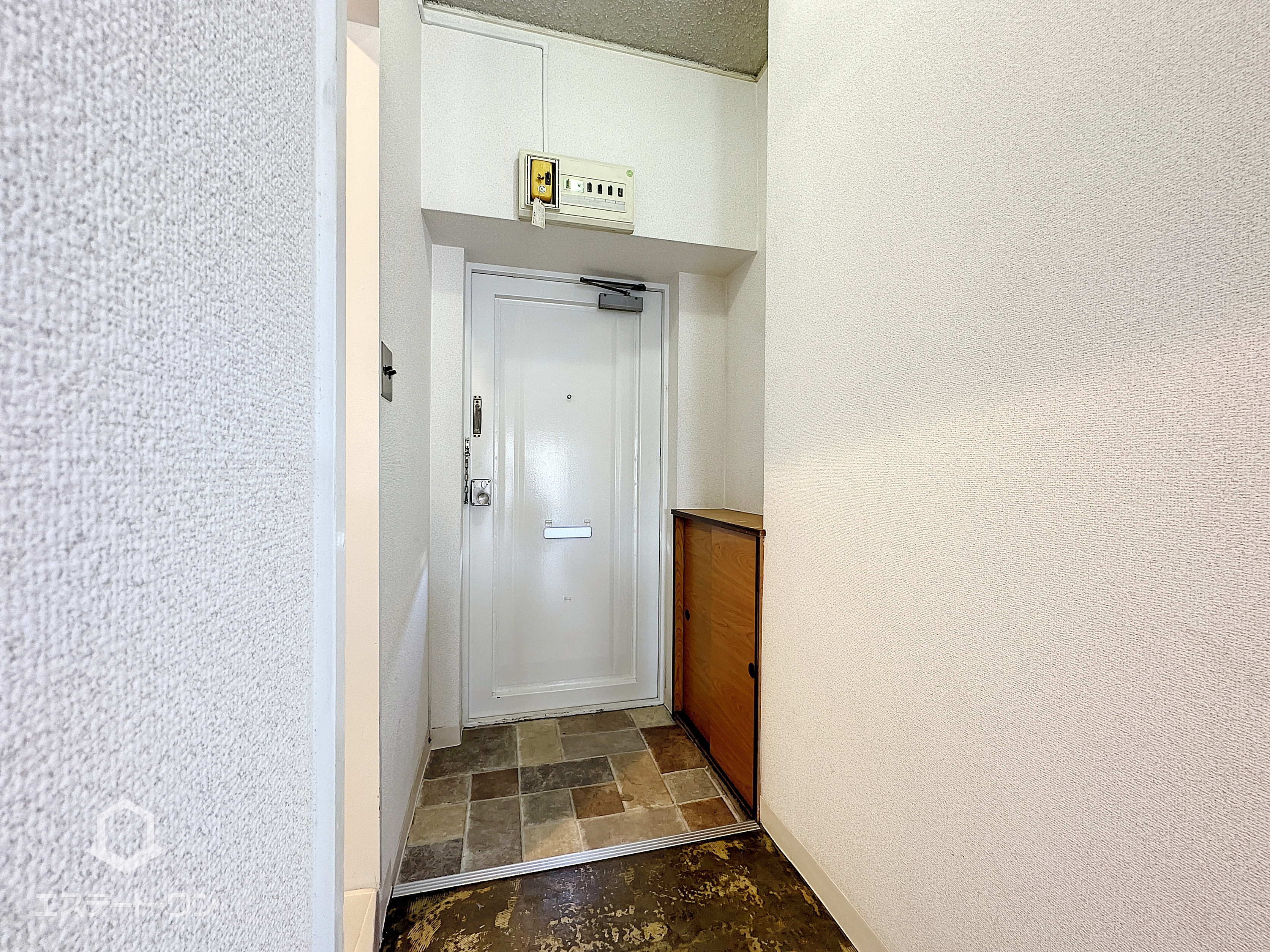 モダニスタ大正町の玄関