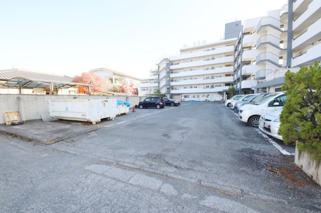モダニスタ大正町の駐車場