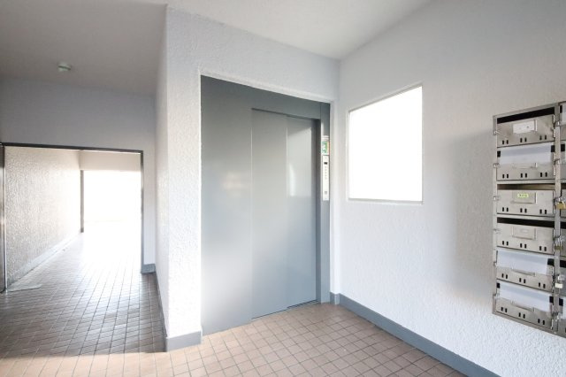 モダニスタ大正町のエントランス