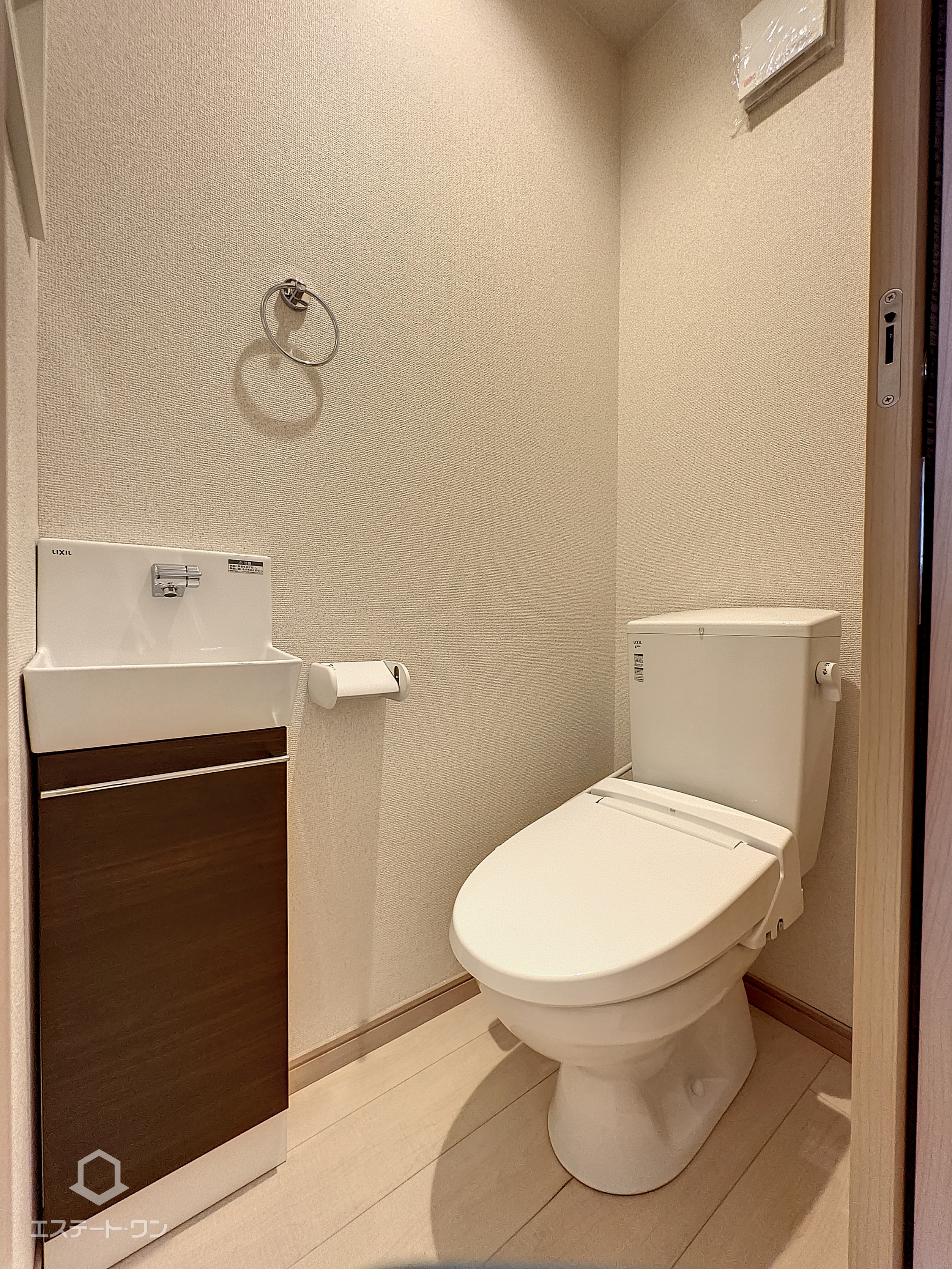 ミエルのトイレ|落ち着いた色調のトイレです