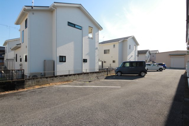 ハイツトゥモローの駐車場