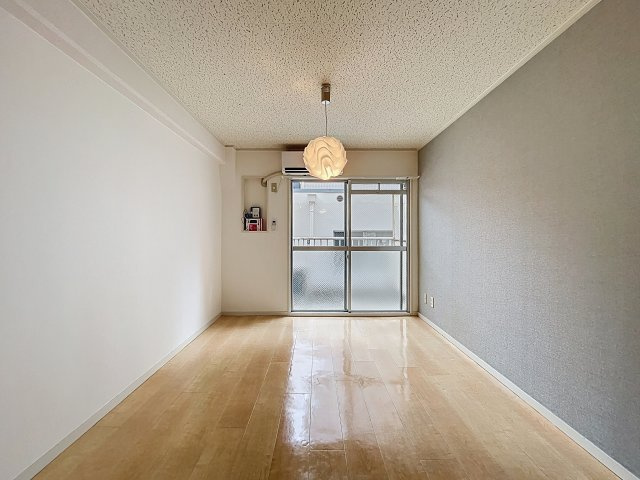 マルビシマンション西天満の洋室|ゆったりした洋室です