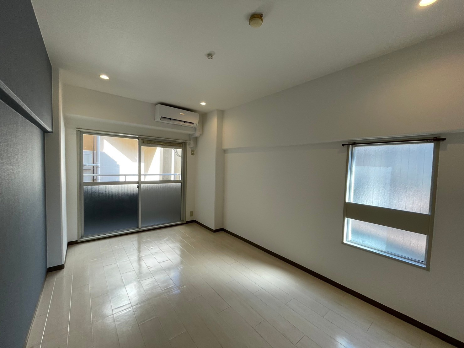 中崎町ハイツの洋室|9帖の広めの洋室です