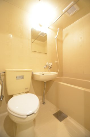 中崎町ハイツの浴室|ユニットバスです