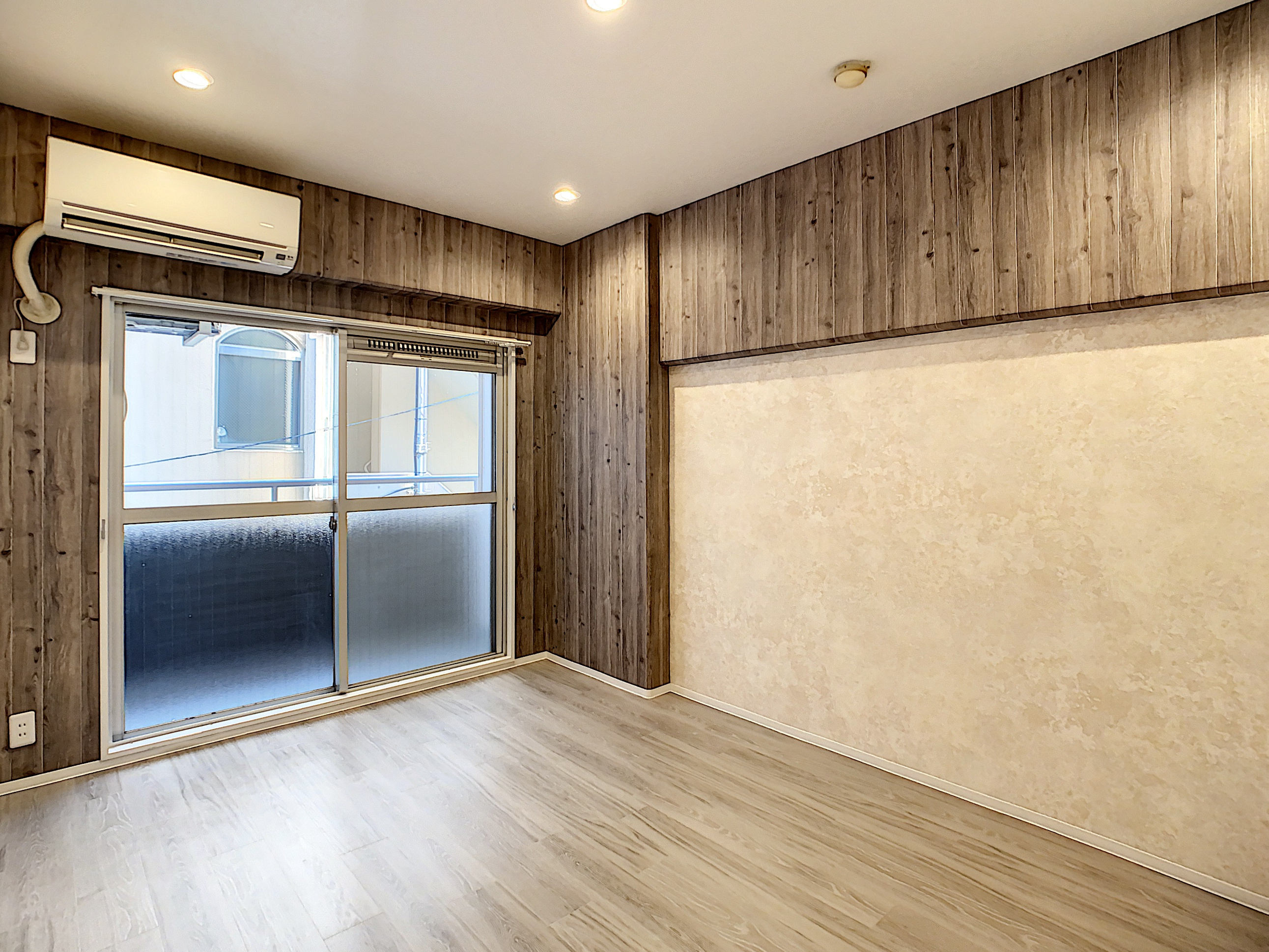 中崎町ハイツの洋室|明るい洋室です