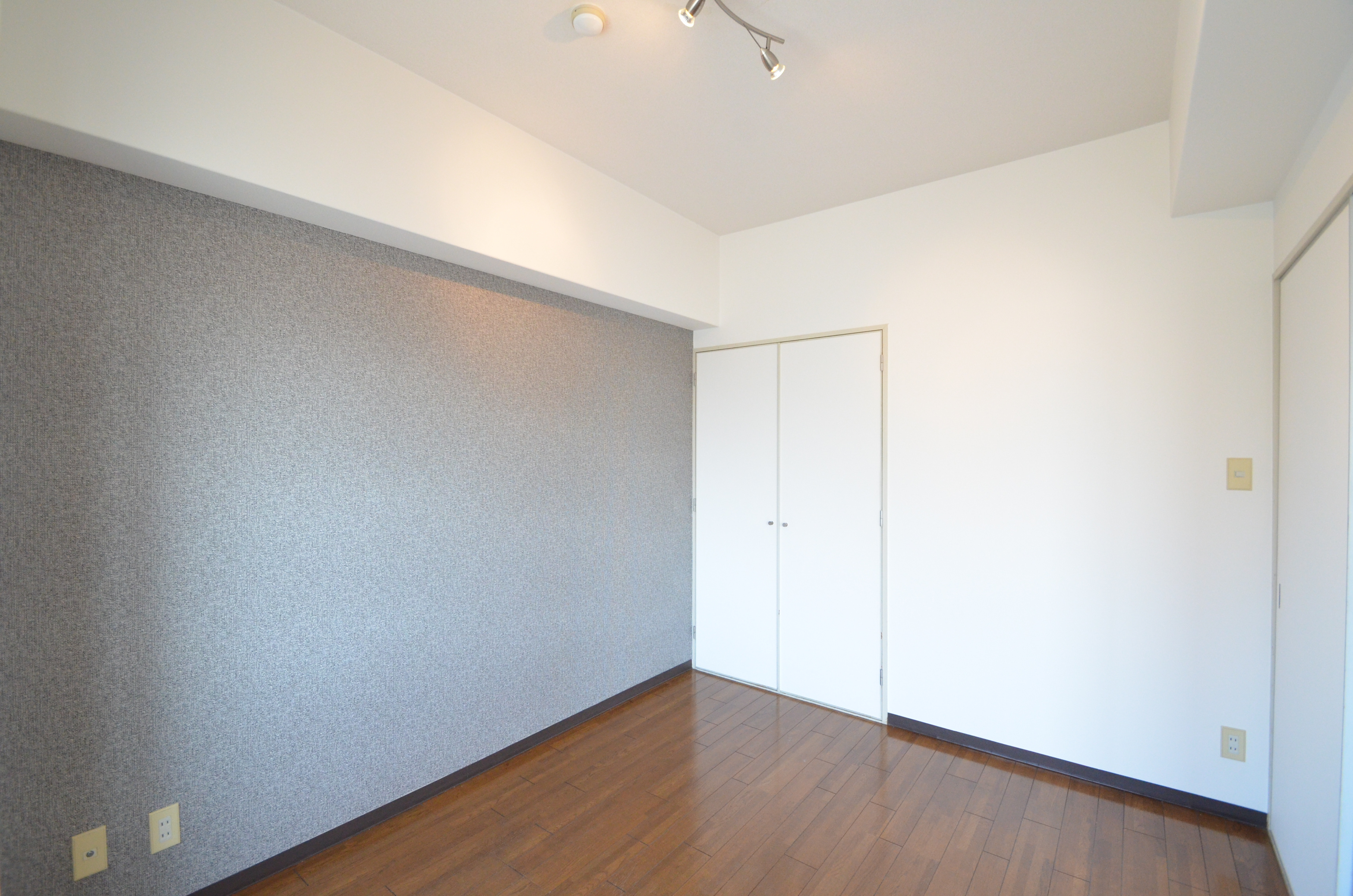 エル三津屋
