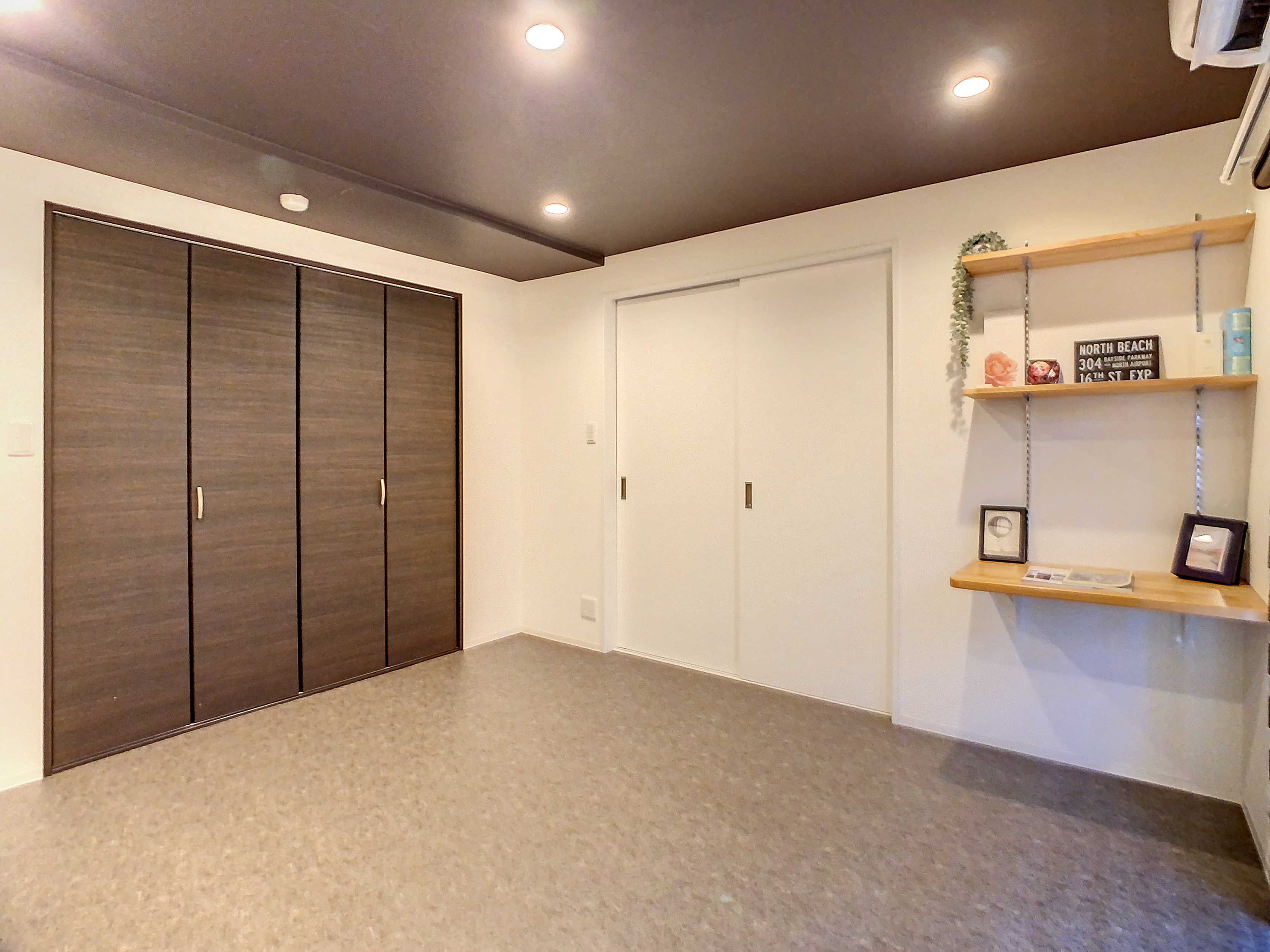 大栄マンションの洋室|明るい洋室です