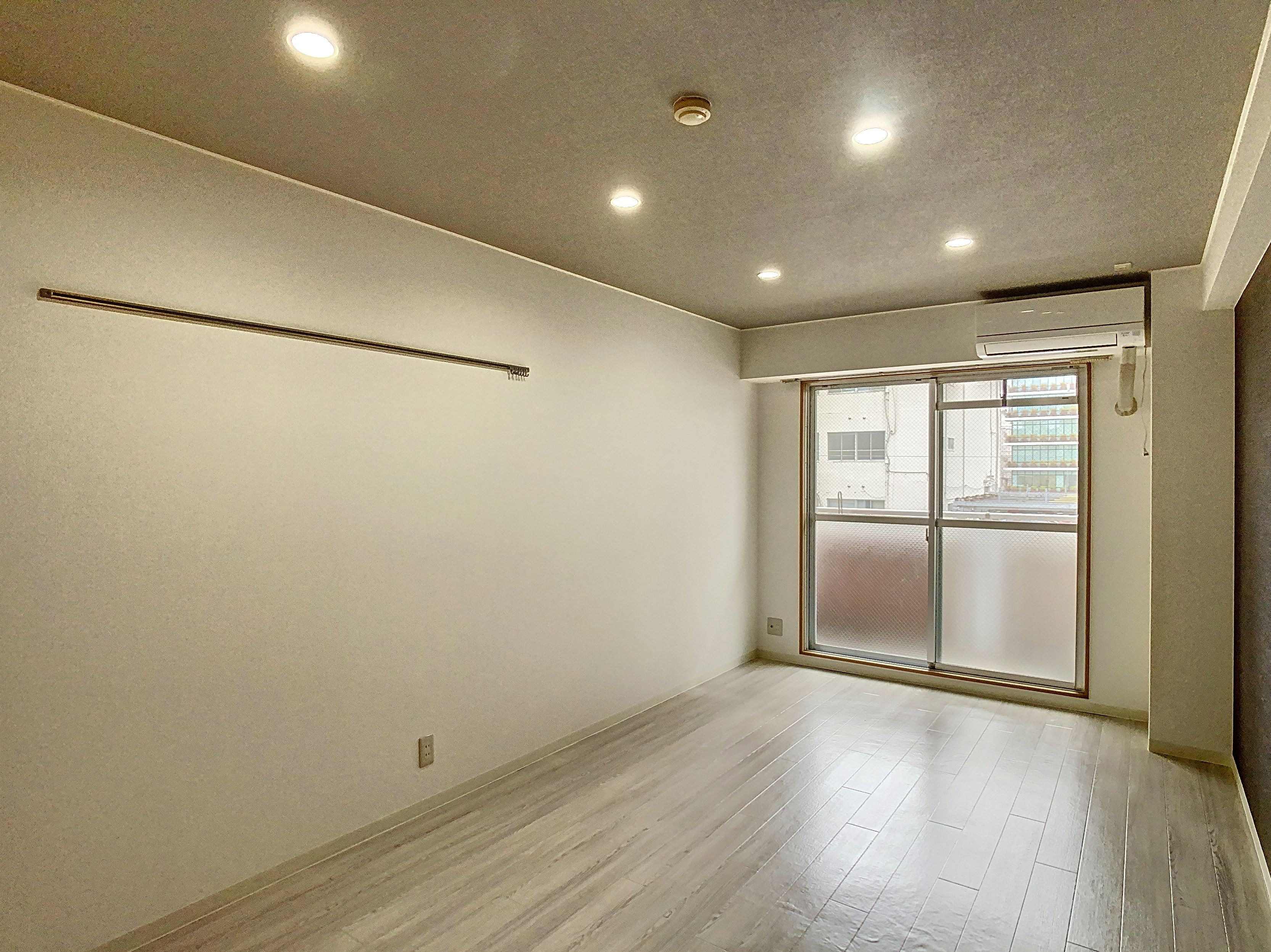 ルマンジュ平和の洋室