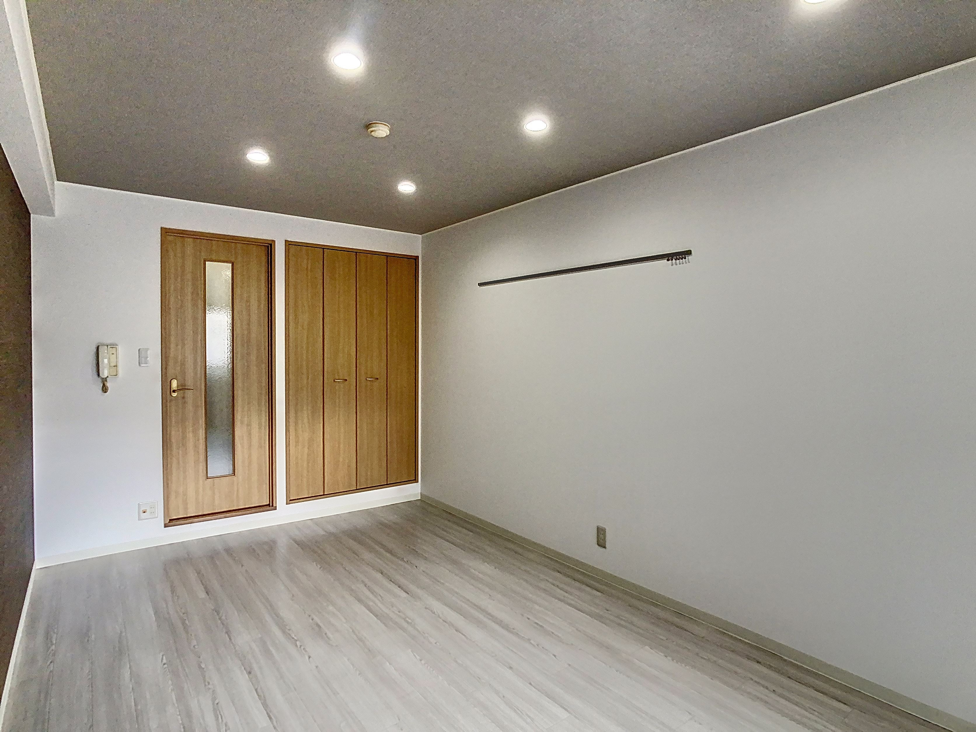 ルマンジュ平和の洋室