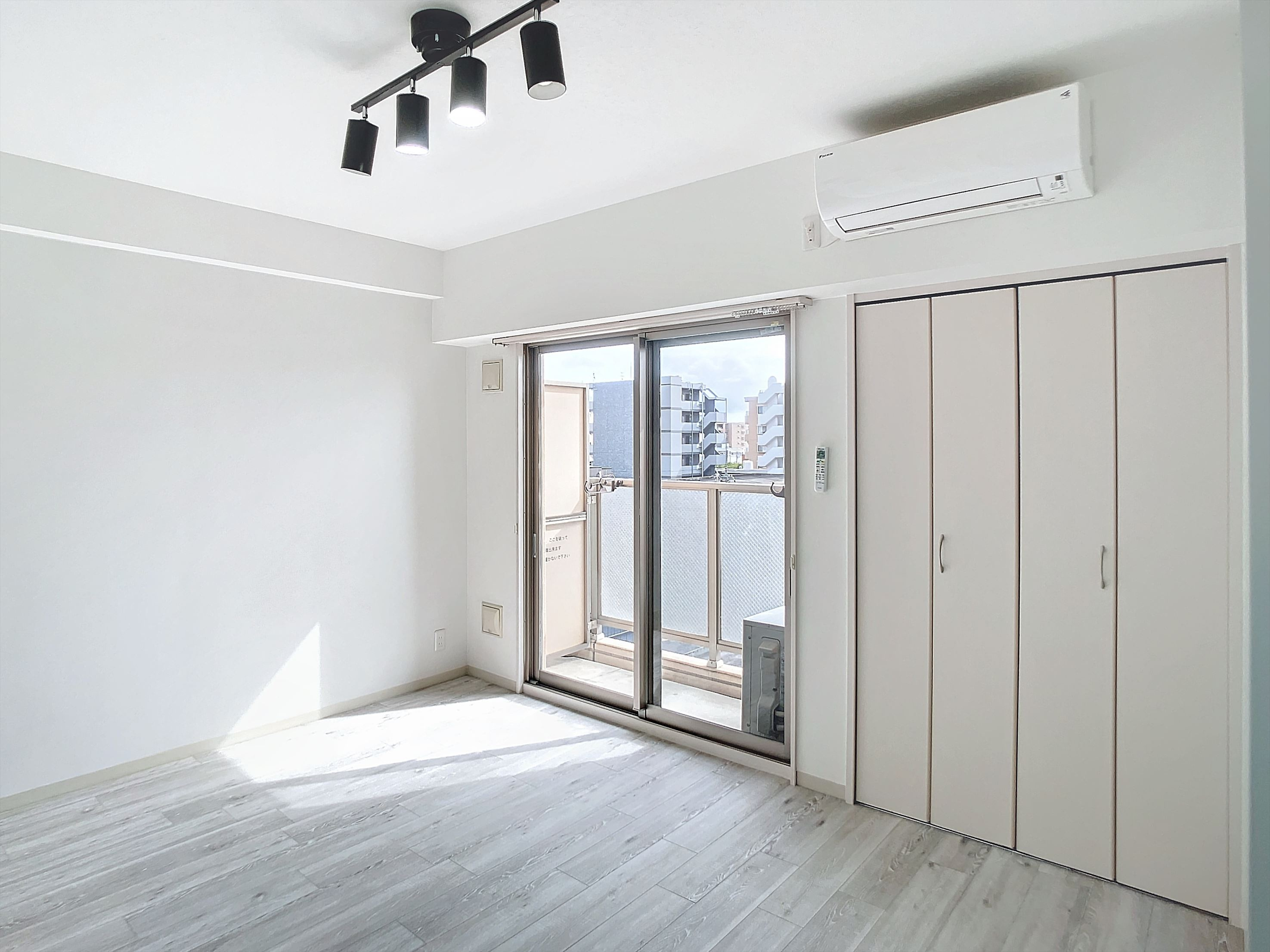 ル・ジャルダンの洋室