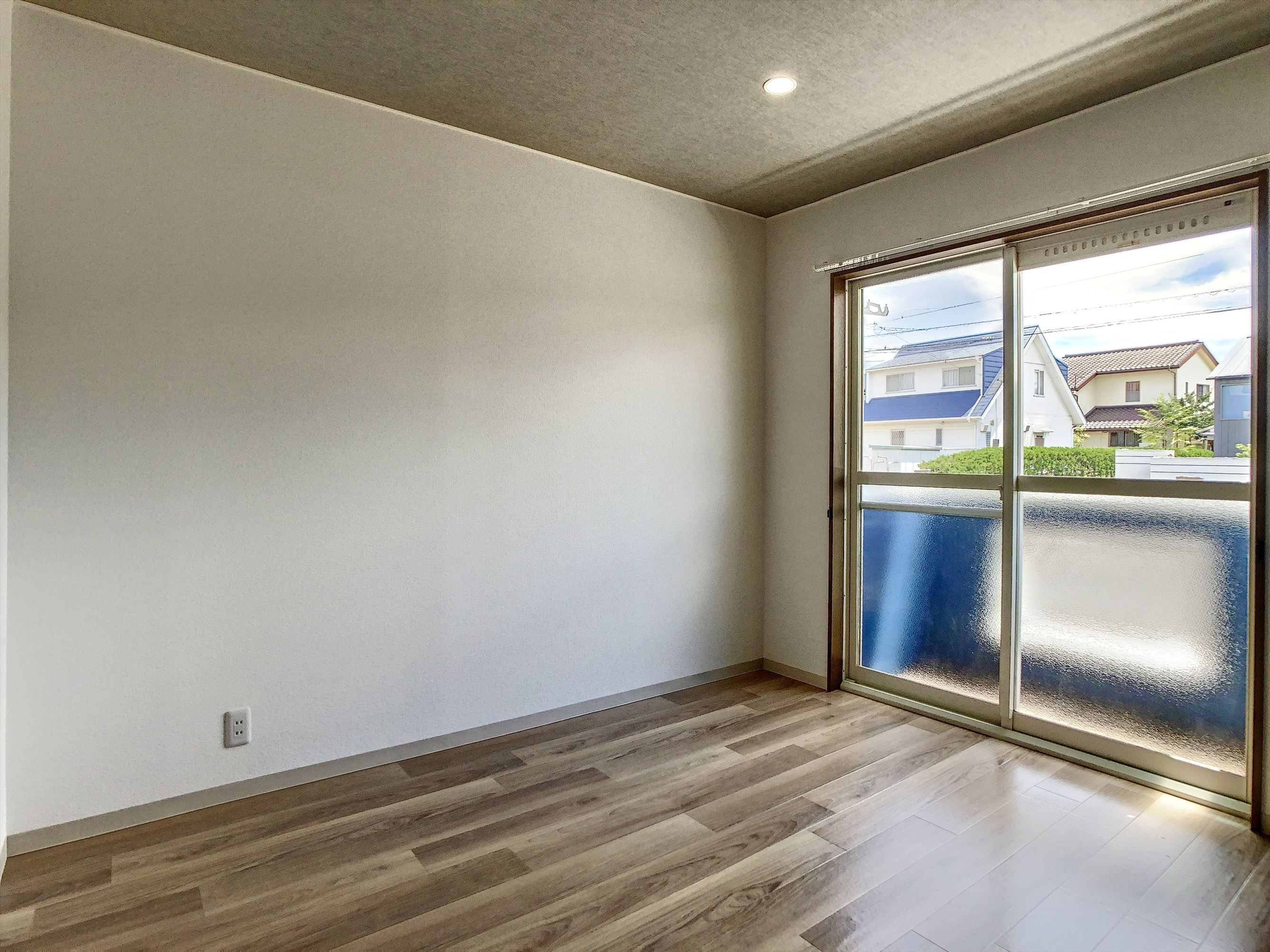 SAMAX AVENUEの洋室