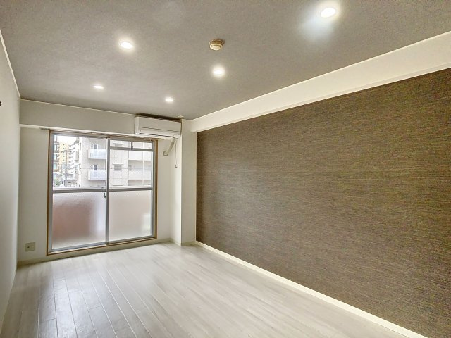 ルマンジュ平和の洋室