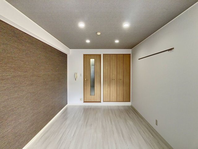 ルマンジュ平和の洋室