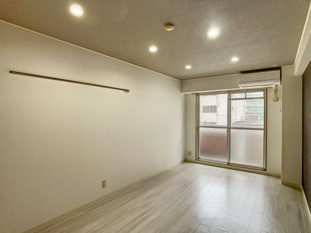 ルマンジュ平和の洋室