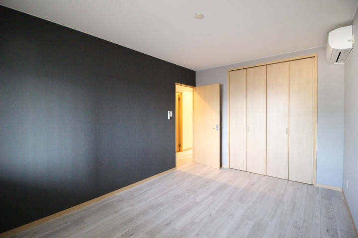 谷万成プリーモの洋室