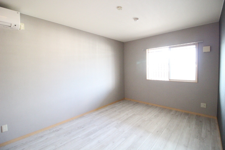 谷万成プリーモの洋室