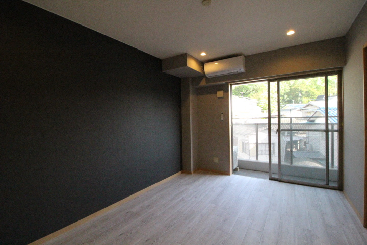 谷万成プリーモの洋室