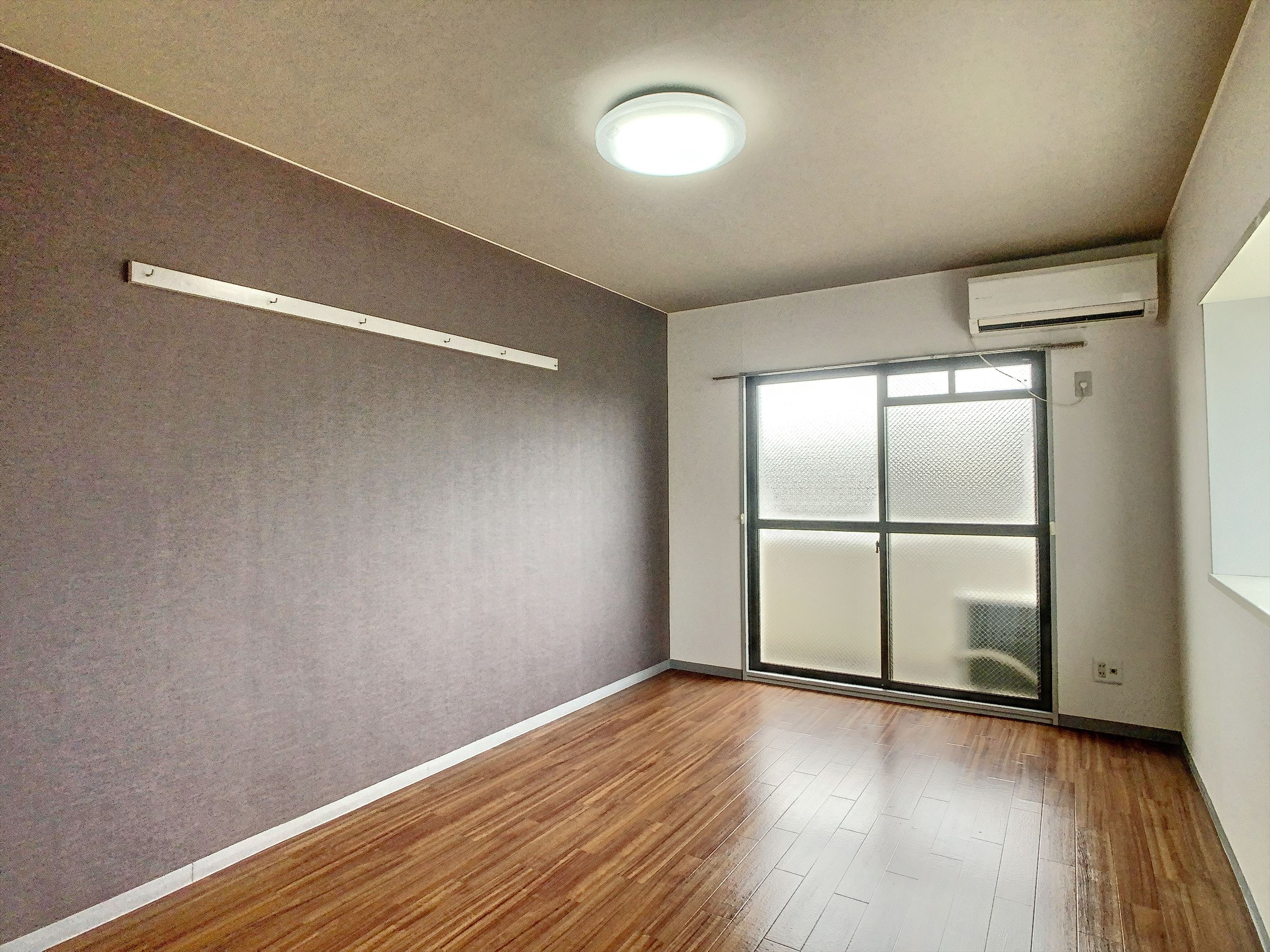 ラウファレエイエスエイの洋室