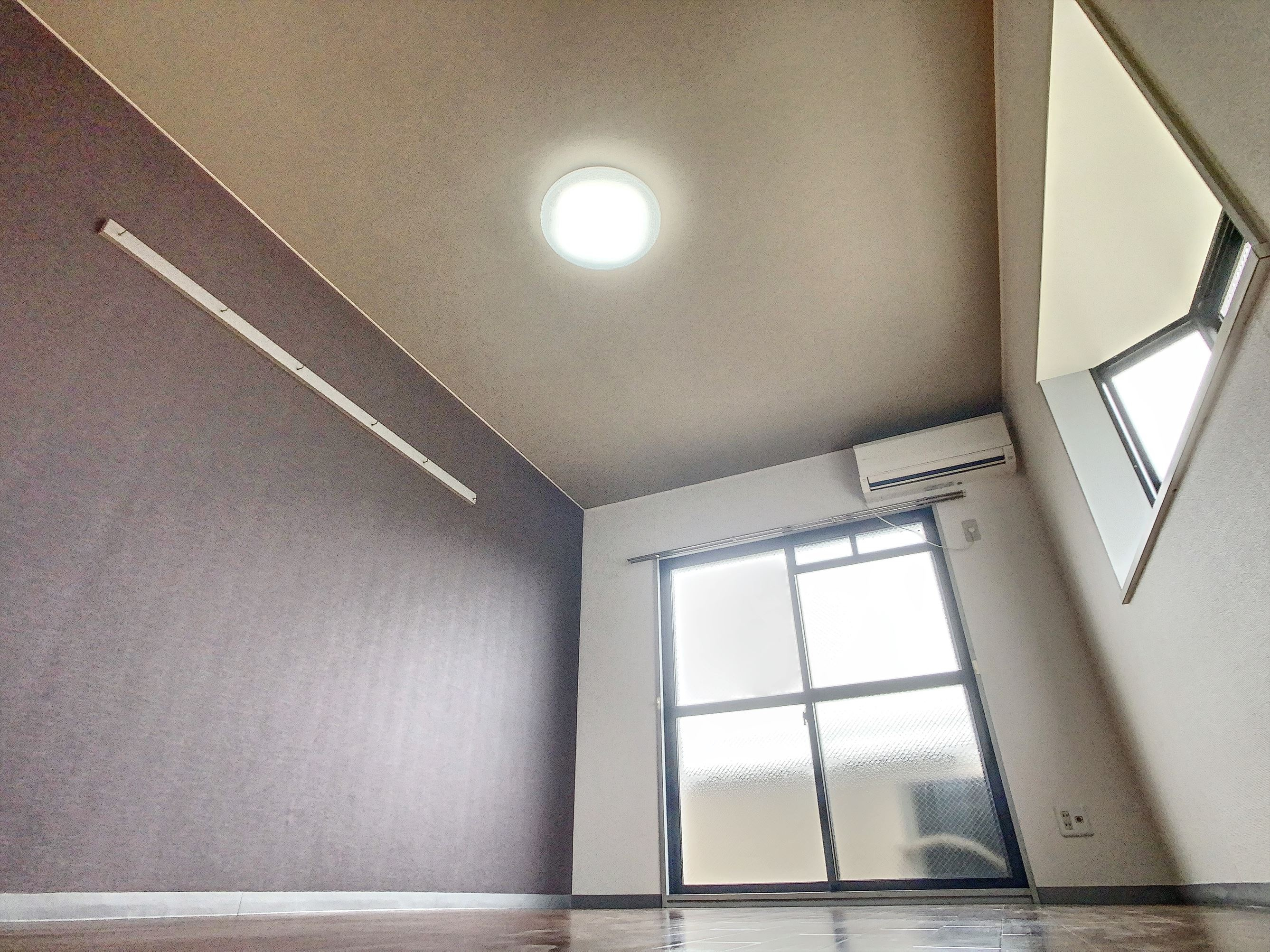 ラウファレエイエスエイの洋室