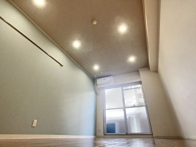 ルマンジュ平和の洋室