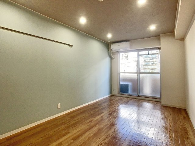 ルマンジュ平和の洋室