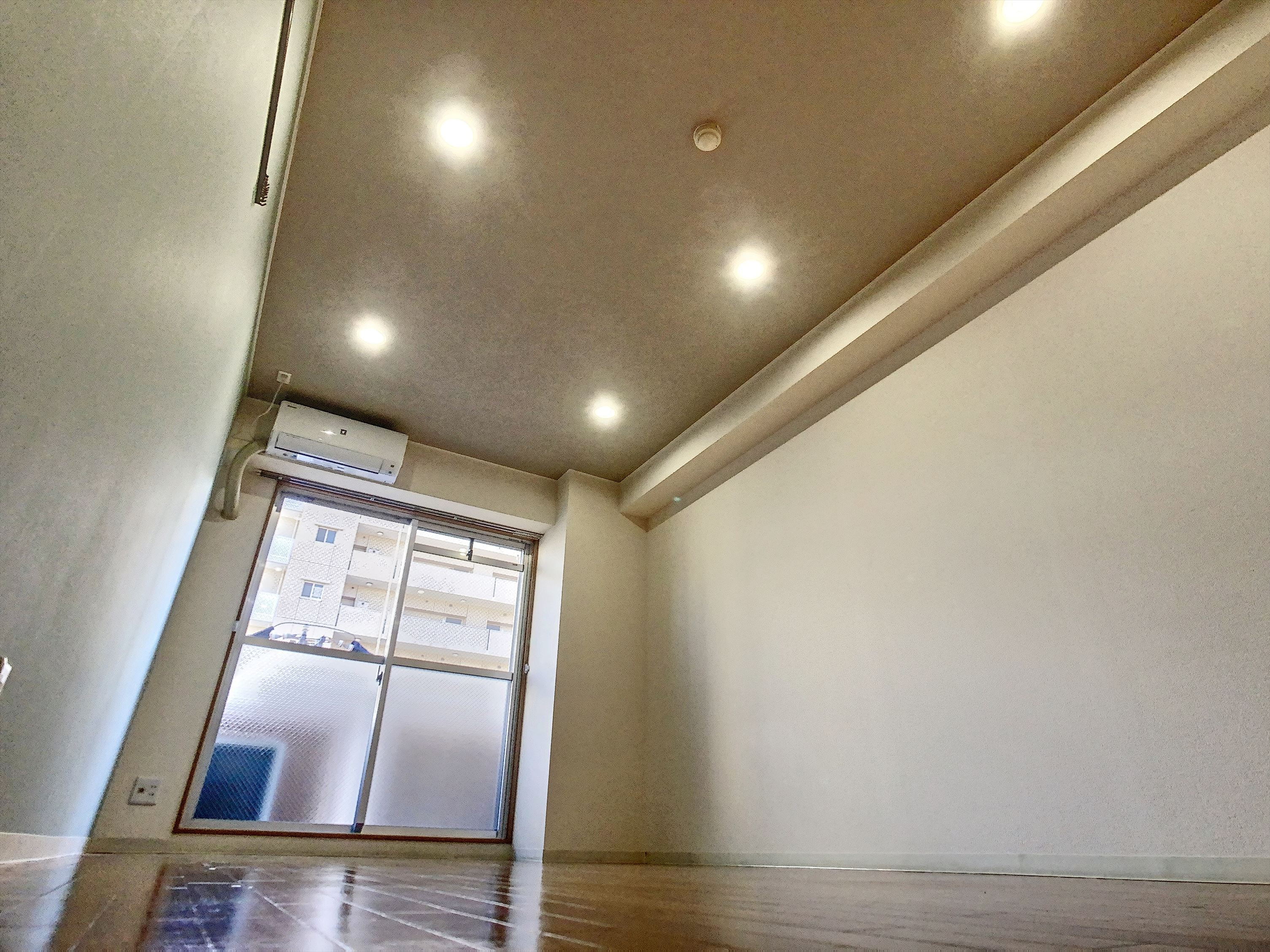 ルマンジュ平和の洋室