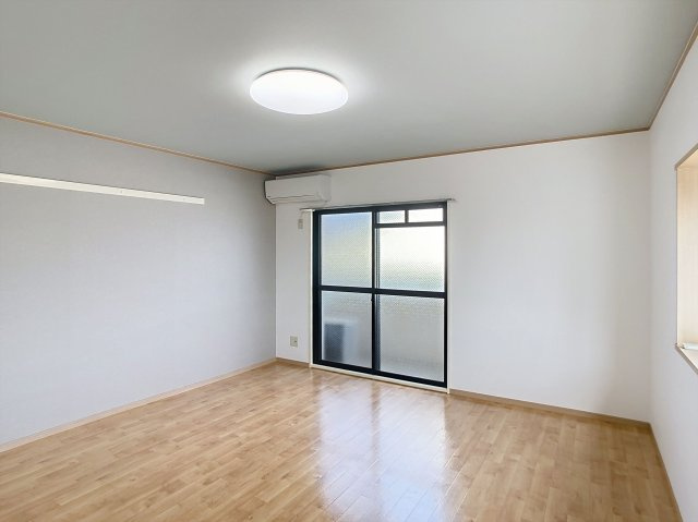 ラウファレエイエスエイの居間・リビング