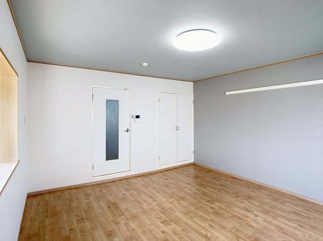 ラウファレエイエスエイの居間・リビング