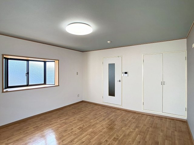 ラウファレエイエスエイの居間・リビング