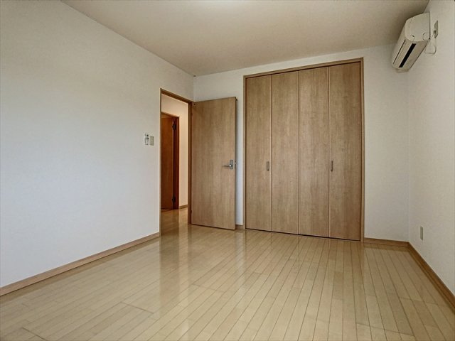 谷万成プリーモの洋室