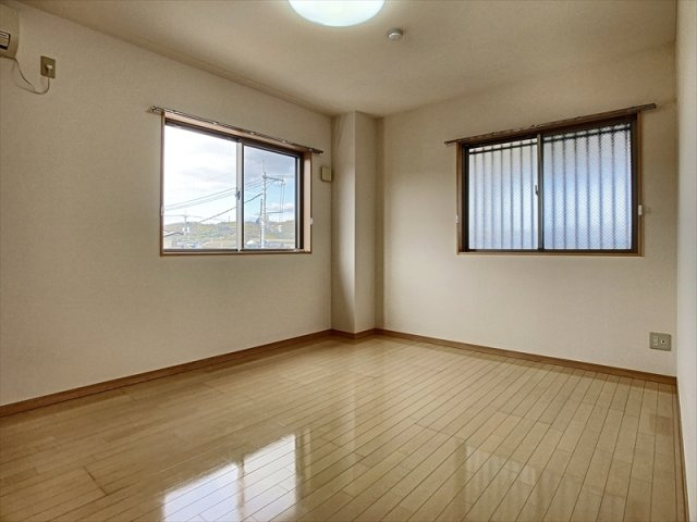 谷万成プリーモの洋室