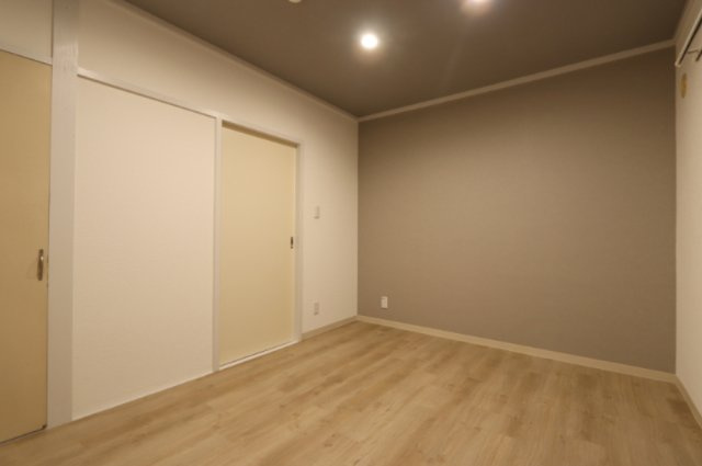 富田ハイツの洋室