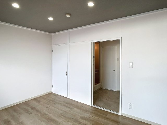 富田ハイツの洋室