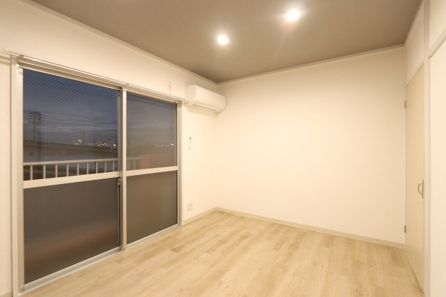 富田ハイツの洋室