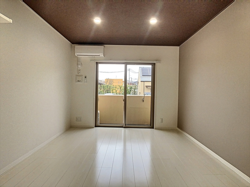 ゲパール高島駅前の洋室