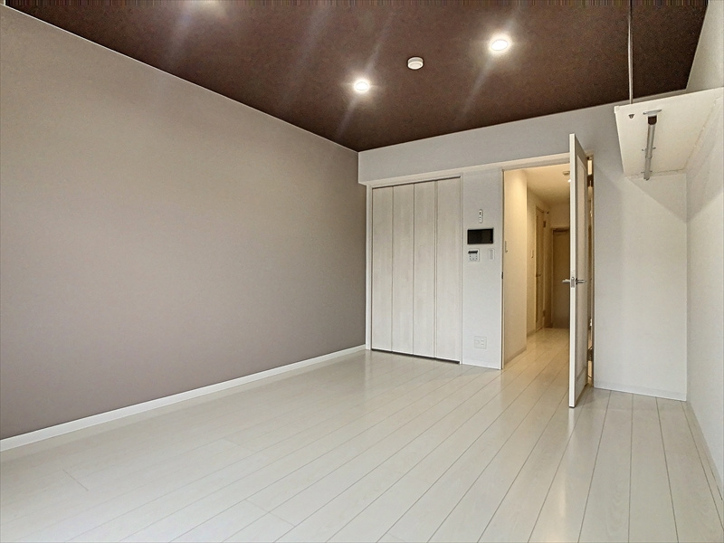 ゲパール高島駅前の洋室