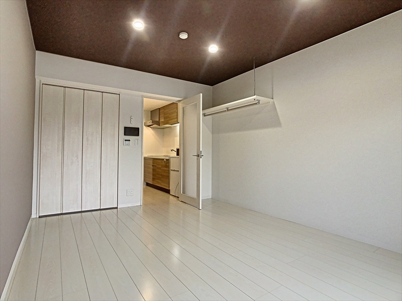 ゲパール高島駅前の洋室