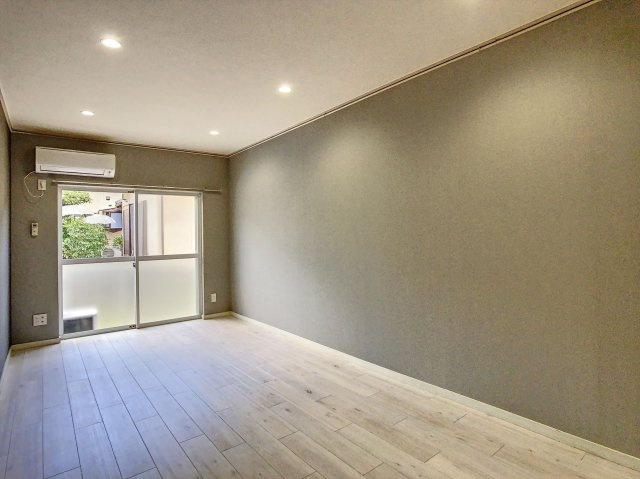 アルフィーネ清水の洋室