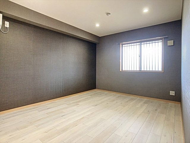 谷万成プリーモの洋室
