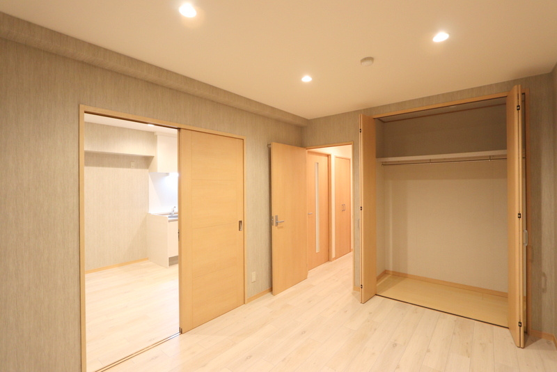 谷万成プリーモの洋室