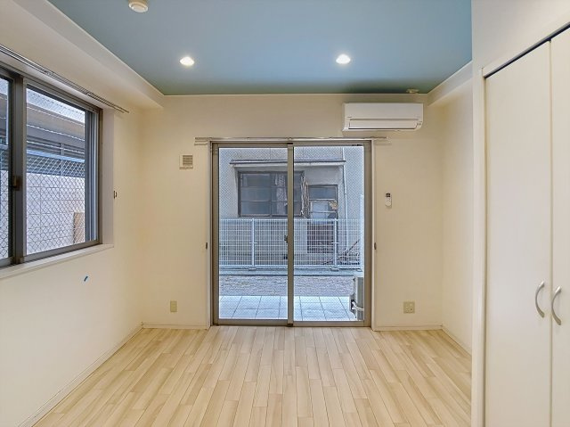 ファルマプラスの洋室