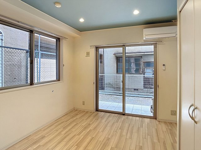 ファルマプラスの洋室